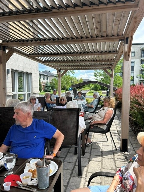 Vue d'ensemble de la pergolas de cèdres rouge